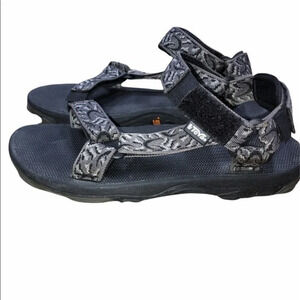 Teva size 8 black camo sandals